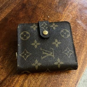 Perfect condition louis vuitton wallet